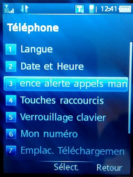 Le menu de paramétrage du téléphone, le menu 3 ne s'affiche pas entièrement mais en se positionnement dessus, un scrooling permet de tout lire sans difficulté.