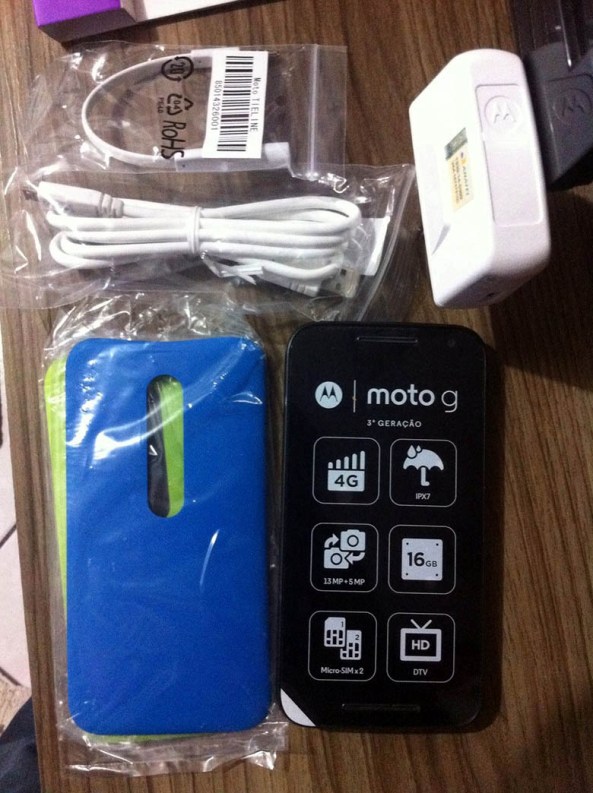 1Moto-G-2015-box-contents