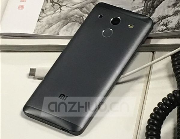 1Xiaomi-Mi-5-black