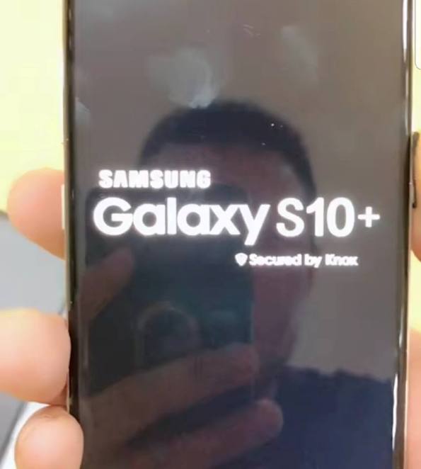 1samsung galaxy s10+ screen