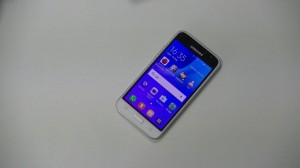 Test du Samsung Galaxy J1 2016 - vue 03